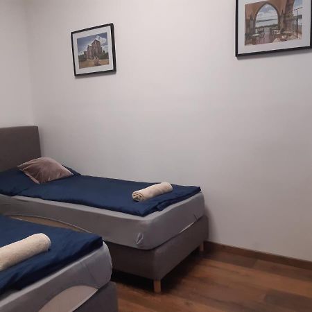 Váralja Apartman Tata Exterior foto