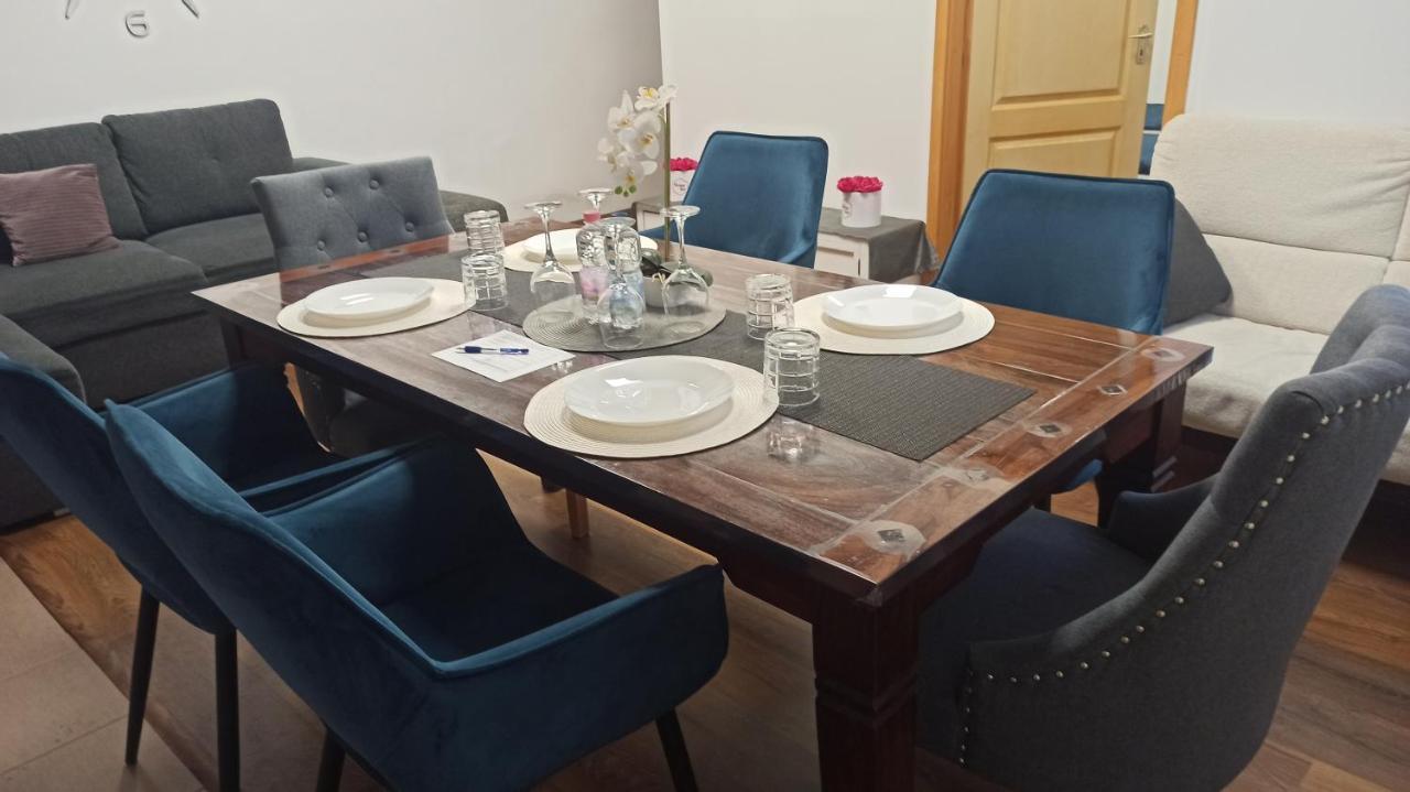 Váralja Apartman Tata Exterior foto