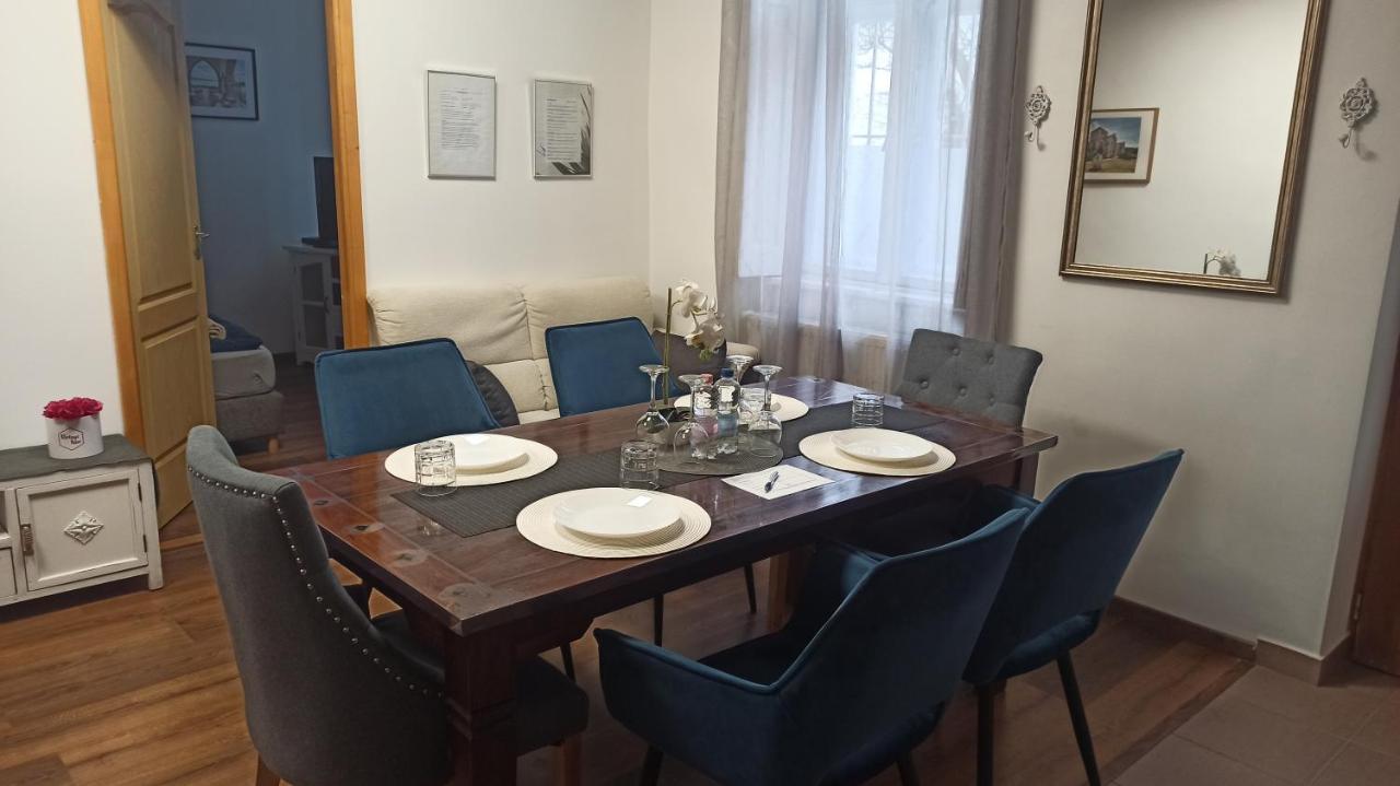 Váralja Apartman Tata Exterior foto