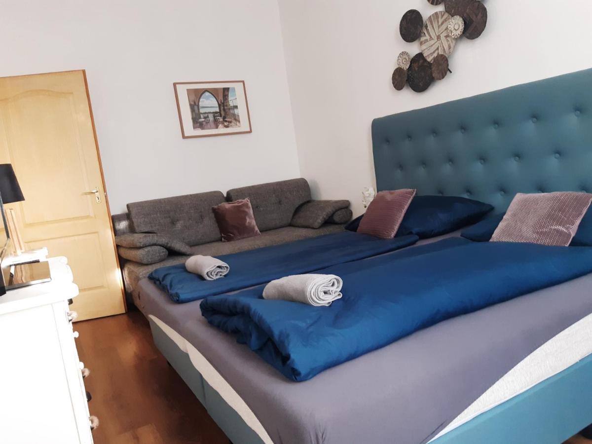 Váralja Apartman Tata Exterior foto