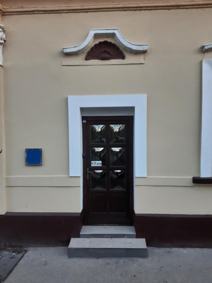 Váralja Apartman Tata Exterior foto