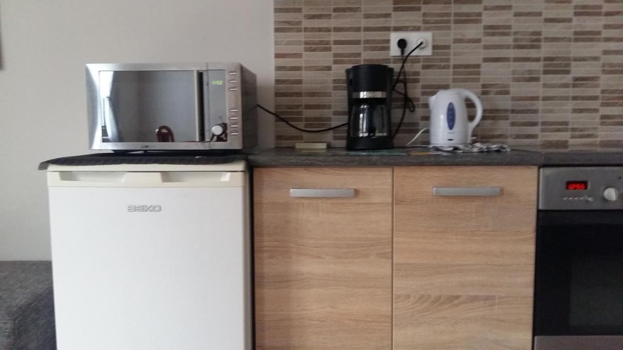 Váralja Apartman Tata Exterior foto